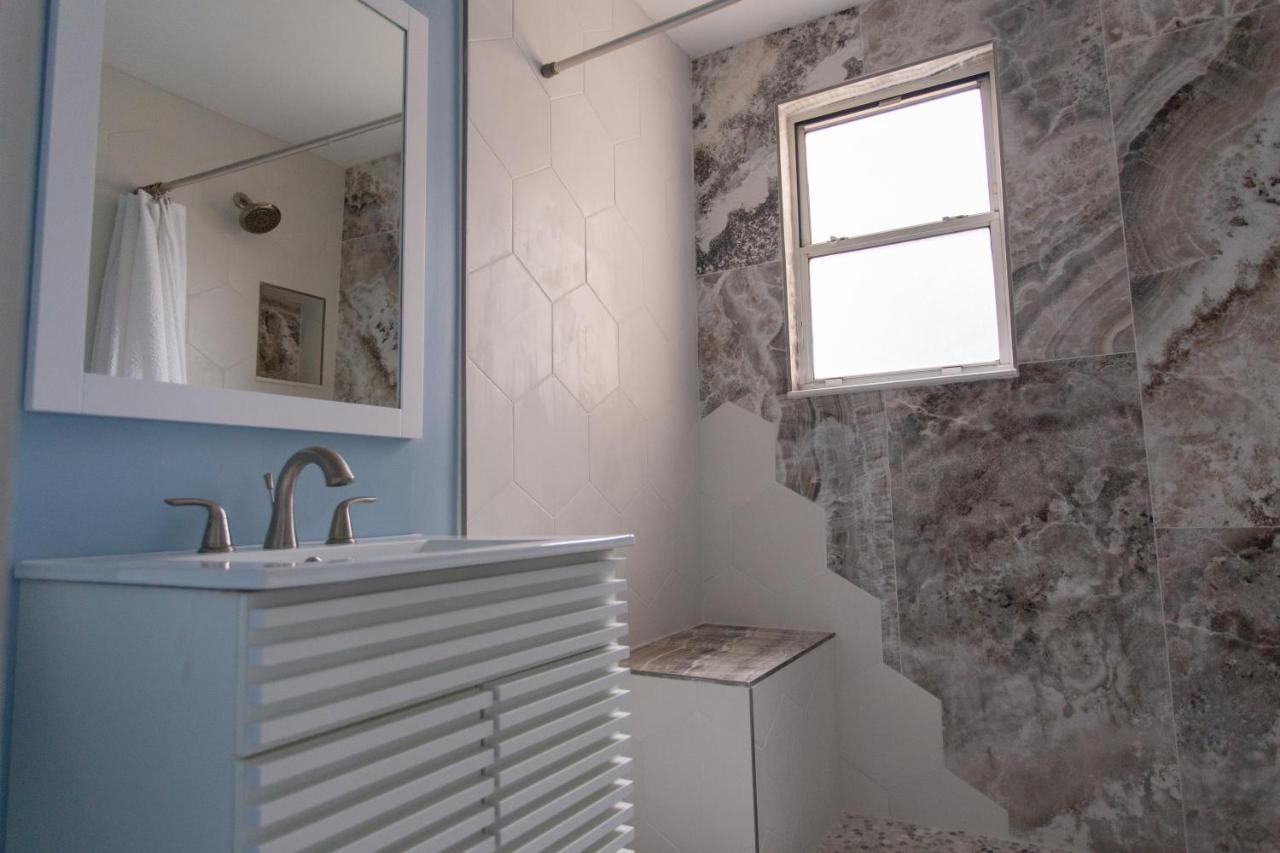Central & Comfortable Home Walk To The Beach! Джэксонвилл-Бич Экстерьер фото
